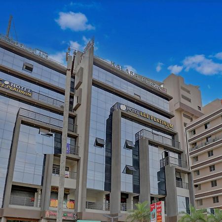 Hotel Lee Platinum Ахмедабад Екстериор снимка