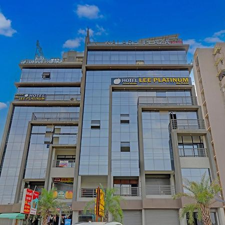 Hotel Lee Platinum Ахмедабад Екстериор снимка