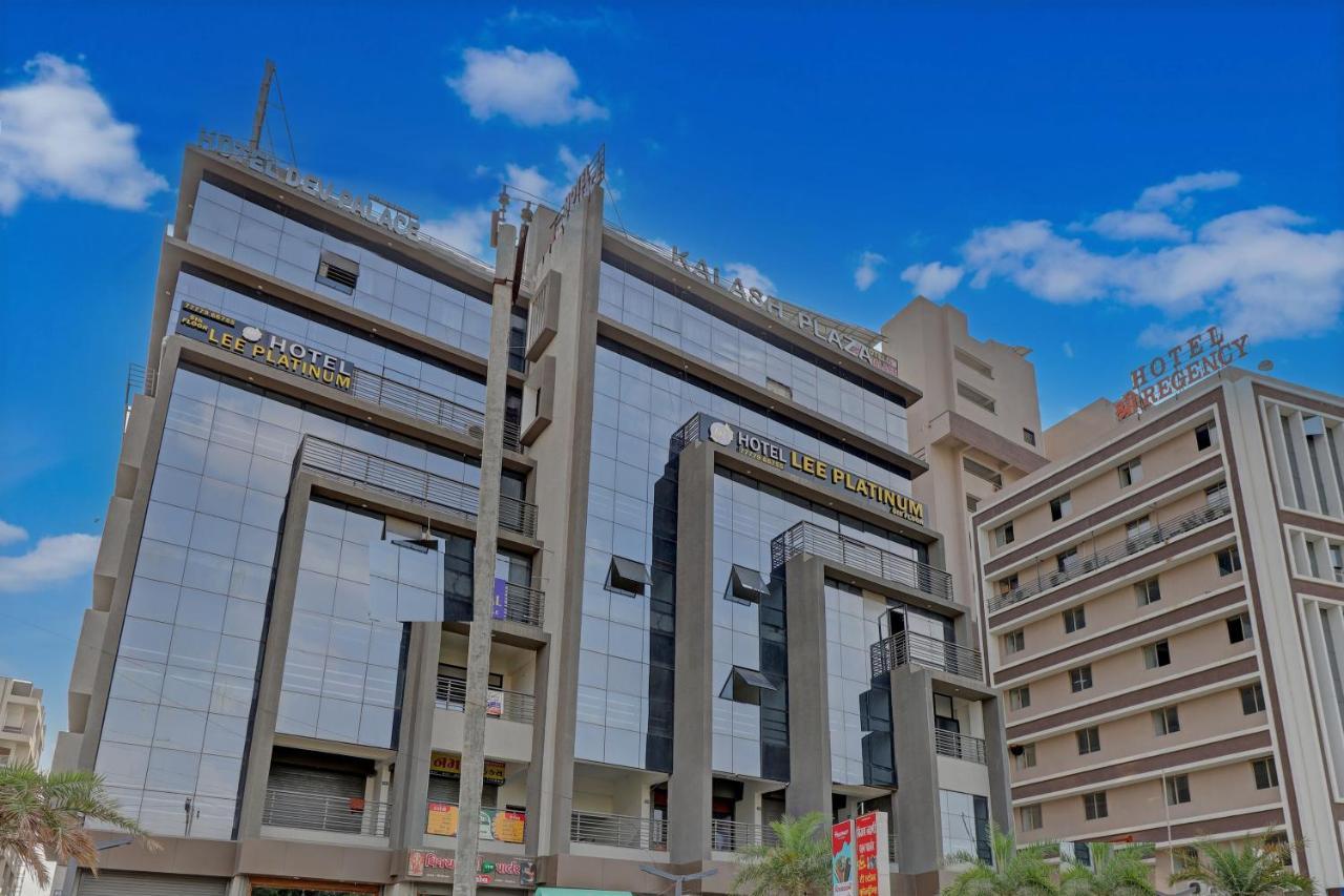 Hotel Lee Platinum Ахмедабад Екстериор снимка