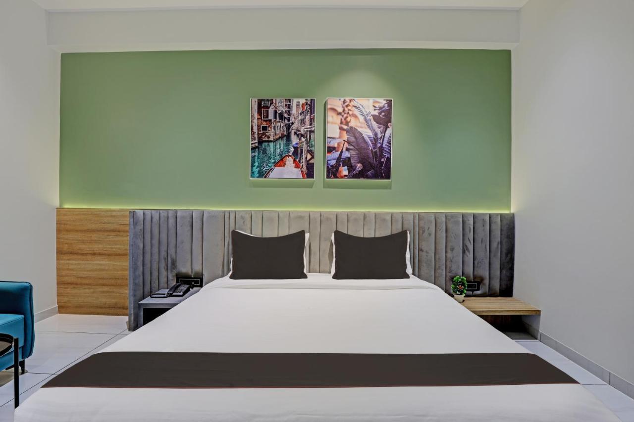 Hotel Lee Platinum Ахмедабад Екстериор снимка