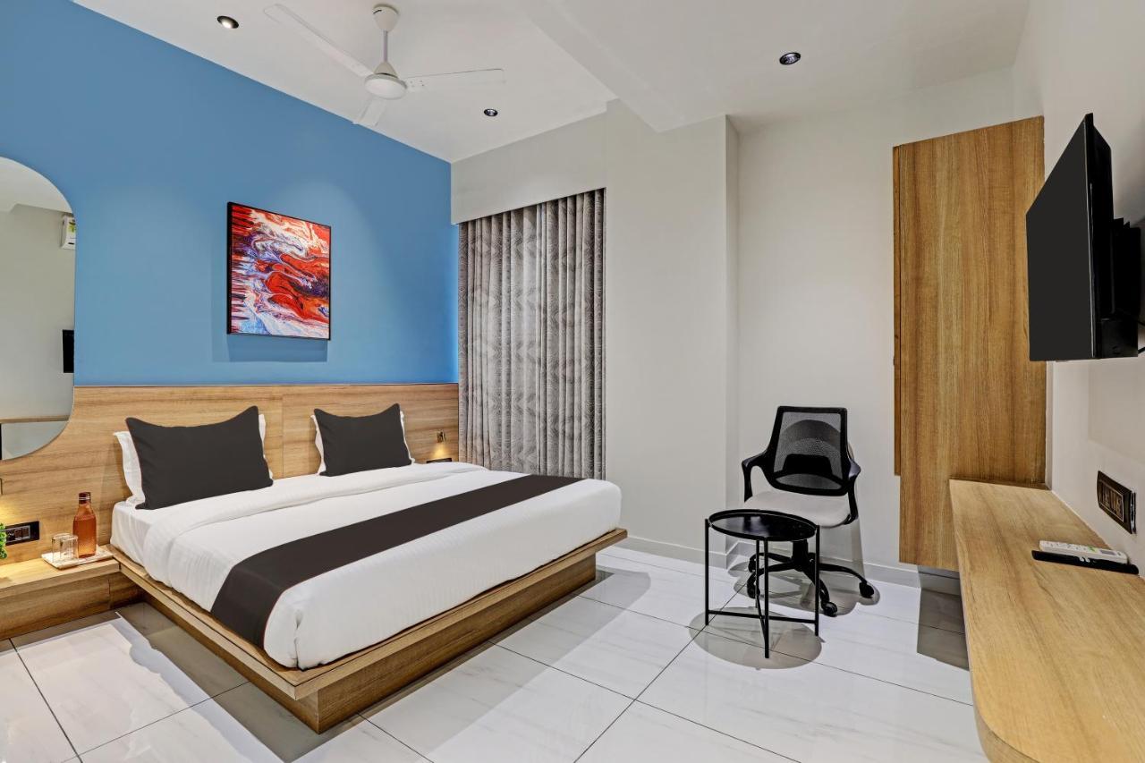 Hotel Lee Platinum Ахмедабад Екстериор снимка