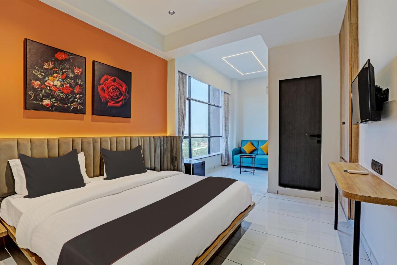 Hotel Lee Platinum Ахмедабад Екстериор снимка