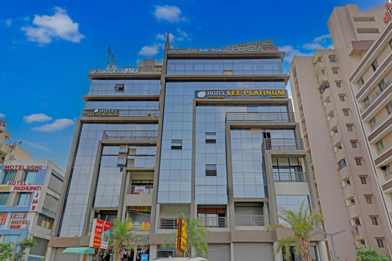 Hotel Lee Platinum Ахмедабад Екстериор снимка