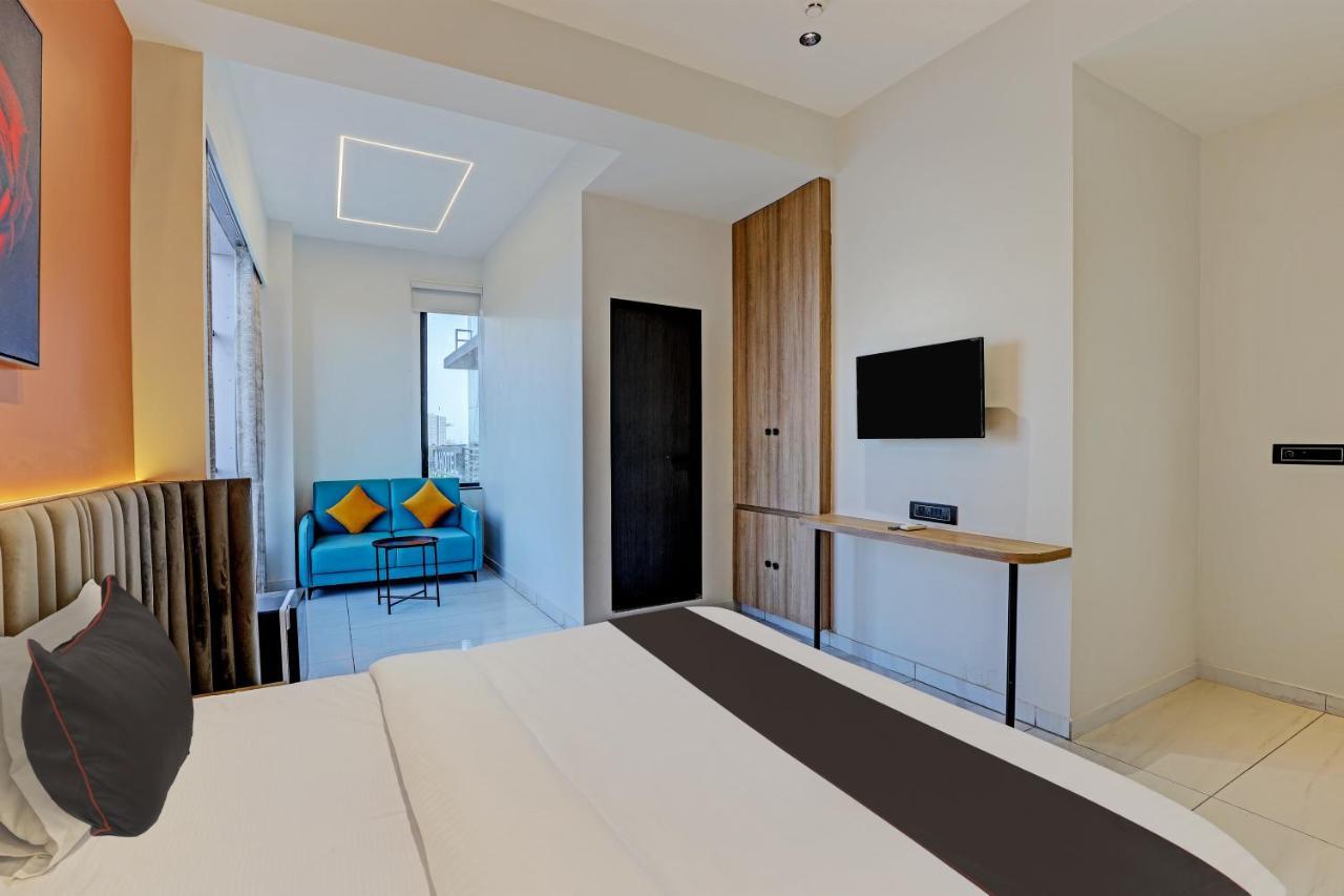 Hotel Lee Platinum Ахмедабад Екстериор снимка