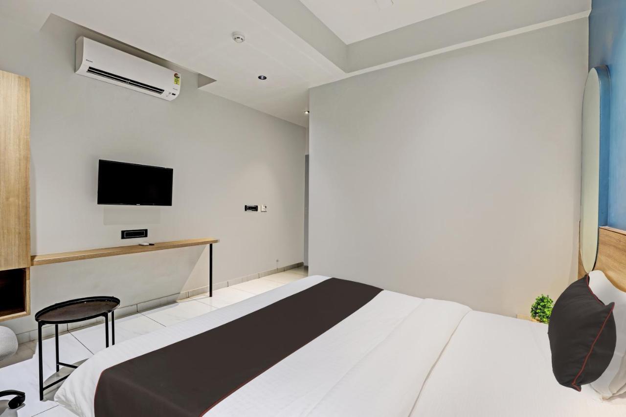 Hotel Lee Platinum Ахмедабад Екстериор снимка