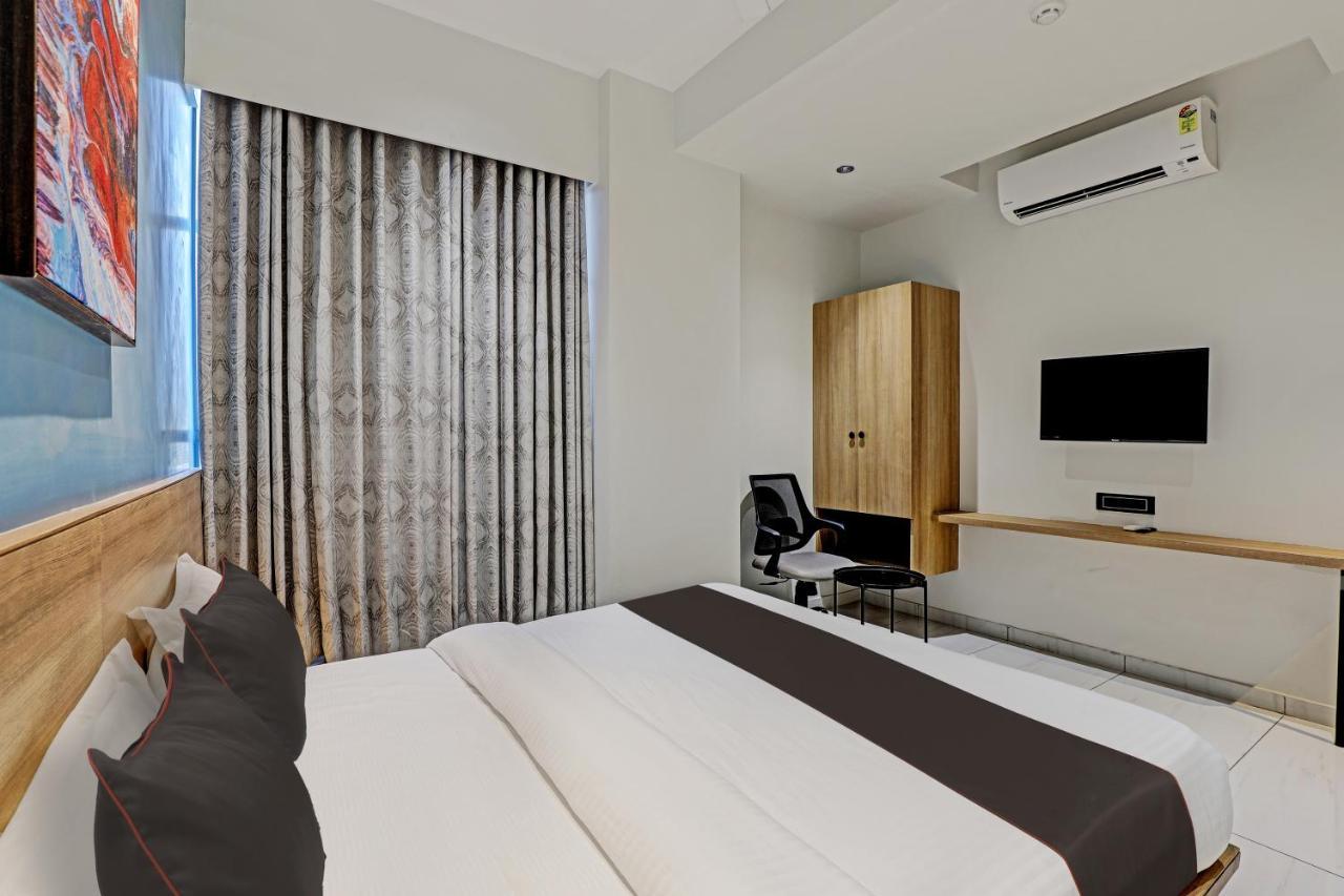 Hotel Lee Platinum Ахмедабад Екстериор снимка