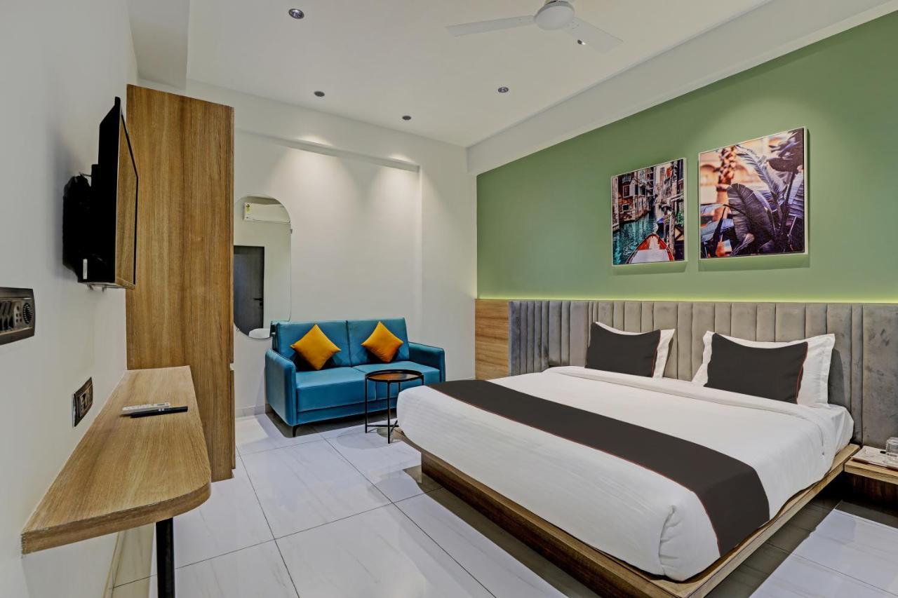 Hotel Lee Platinum Ахмедабад Екстериор снимка